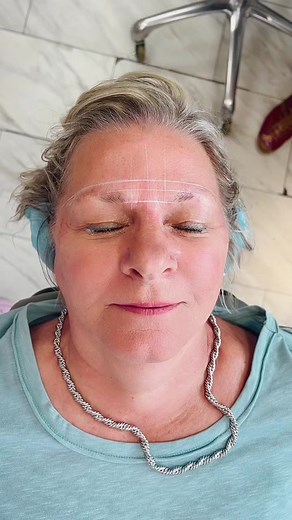 Come watch me do some combo brows!✨ #pmu #microblading #phibrowsacademy #phibrow #phibrows #permanentmakeup #mua #microbladingbrows #microbladingeyebrows #pmubrows #microbladingartist