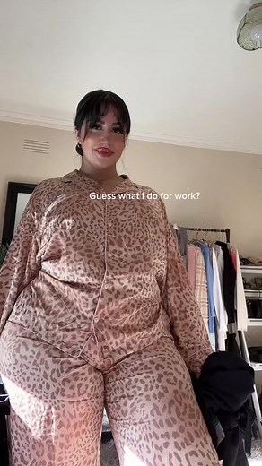 ameliasoforeign (@ameliasoforeign)’s video of work