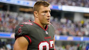 Reports: Rob Gronkowski suffered punctured lung, fractured ribs week before Patriots-Buccaneers game