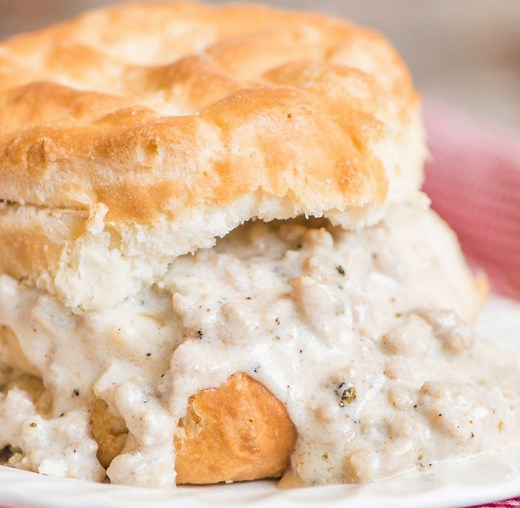 How to Make Sausage Gravy from Ground Pork (and a hint on how to ensure your gravy thickens!) Everything you need to know here --> https://www.tastesoflizzyt.com/sausage-gravy-recipe/ | Tastes of Lizzy T