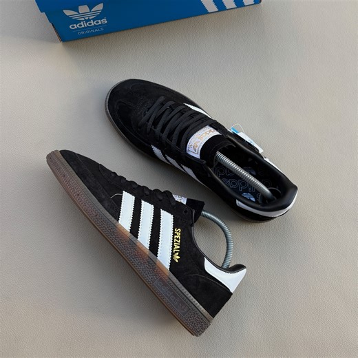 zahzan brima | 🔔 Available now 🔔Size found 39-44 🔔Delivery worldwide ✈️🚙 🔔PRICE:105000/= 🔔TUNAUZA JUMLA NA REJAREJA 📍Kariakooo kongo & Muhonda St.... | Instagram