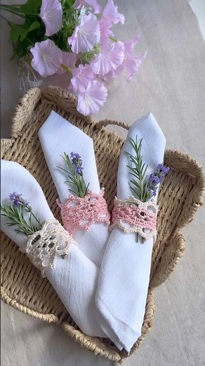 Are these the easiest and most elegant crochet napkin rings in under 30 minutes? #crochettutorial