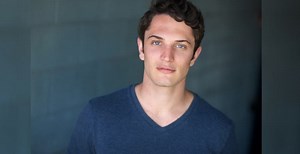 Colin Woodell nel drama The Tap: una nuova serie per Aiden di The Originals