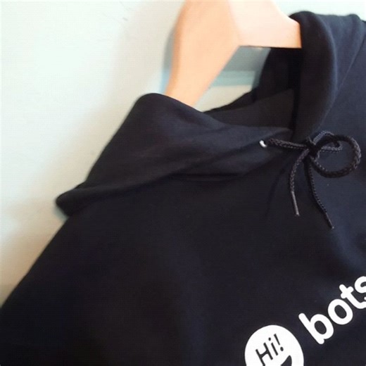 MANULBOY on Instagram: "#champion #Botsplash #アドバタイジングスウェット #スウェットフーディー 『ウェブ系企業ならではのクリーンなロゴが◎』 プラットフォーム/AI系企業、Botsplashのロゴスウェット。企業ロゴのなかでもよりクリーンで、洗練されたシンプルさが魅力なプリントに注目。しっかりしたスウェット生地、フードのボリューミーなシルエット抜群のChampionボディー◎ №27775 #古着#古着通販 #used#ユーズド#USA古着 #群馬#桐生#栃木#高崎#太田#伊勢崎"