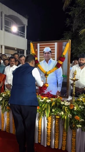 𝐀𝐝𝐢𝐭𝐲𝐚 𝐋𝐚𝐛𝐚𝐝𝐞 on Instagram: "Anna😭💐 . . . . . . #missyou #viral #politics #bjp #saheb #instagram #"