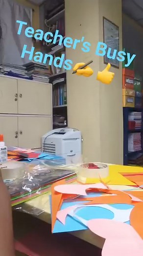 Decorating my classroom is one of my Passion🤗♥️ #busyhands #decorating #decoratingideas #walldecoration #classroomdecor #creativity | Teacher Sheila's Corner