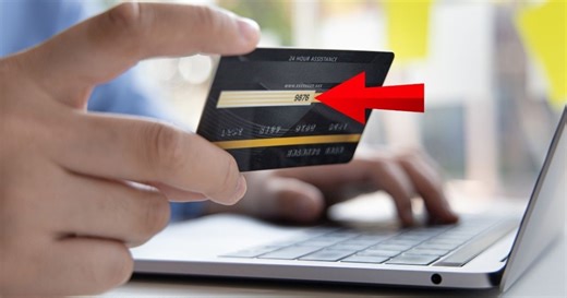 La razón por la que debes tapar los 3 o 4 dígitos de tu tarjeta de débito o crédito, según expertos