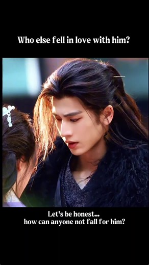 He looks like he was sculpted by an artist. Zhang Linghe is a Chinese actor and model born on December 30, 1997, in Wuxi, China. Before entering the entertainment industry, he studied electrical engineering at Nanjing Normal University. He made his acting debut in 2020 and quickly gained attention for his talent and striking screen presence. He became widely known through popular C-dramas such as Love Between Fairy and Devil, My Journey to You, and Story of Kunning Palace. His growing popularity