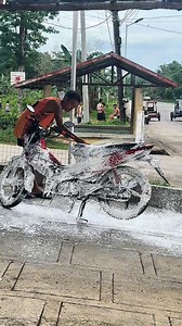 Brgy Bololacao New Lucena Iloilo nga carwashan ji sir RH. Nami ang set up ni sir ah wala na epektohan ang iya landscape ka iya balay #carwash #foaming #newlucenailoilo | Philip Saban