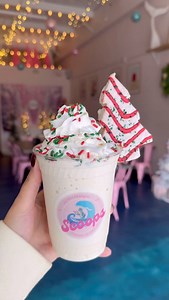 Our December milkshake specials are lit 🔥 and it’s not because of our Christmas decorations ✨ CHRISTMAS TREE CAKE 🎄 Your flavor of choice (although we recommend Christmas cookie to keep in the spirit ♥️ 💚 ) topped with Christmas sprinkles, lil Deb’s iconic vanilla tree cake and whipped cream! SEA SALT CARAMEL EGGNOG 🎅 Our beloved sea salt caramel ice cream blended with the nostalgic taste of eggnog, caramel and a little dust of cinnamon😋 Sneads Ferry open 1-9p daily! If you haven’t been to 