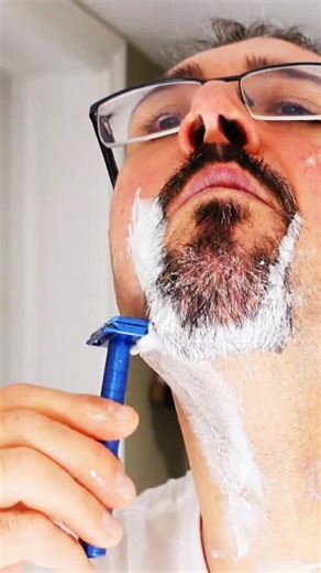 18s ASMR Henson AL13 DE Shave!