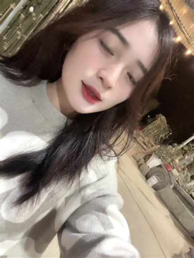 Video của Phương Thuỷ (@thuy210208) với bản nhạc original sound - android right hand - ăngola baby