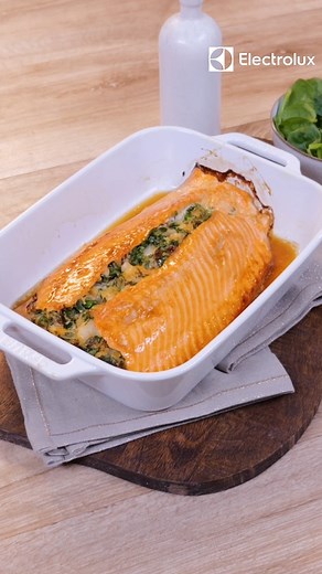 Un saumon farci gourmand et ultra fondant avec le four combiné vapeur Electrolux ! 😋🐟 | 750g : Recettes de cuisine