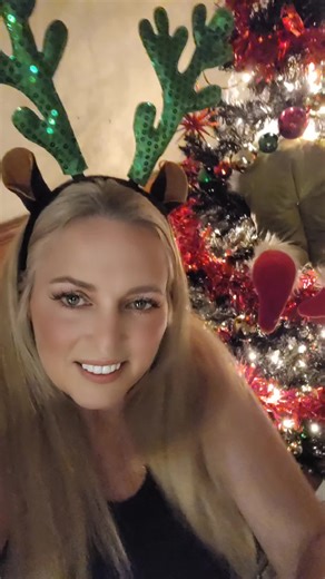 Cindy Chaney Merrell (@cindymerrell61)’s videos with Santa Baby - Kelly Clarkson