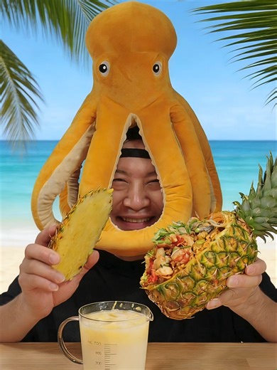 Foodie Diary Shorts｜Curry Seafood Fried Rice Stuffed in a Pineapple🍍