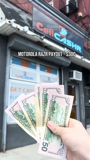 United in Flip 📱😂 The Moto Razr Era Was LEGENDARY & It's Still Worth Cash! | CellCashr