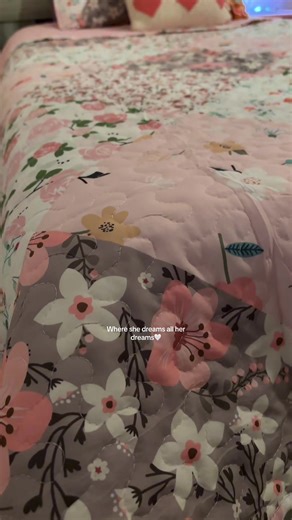 My little loves her new quilt! #quilt #kidsbedroom #girlsbedroom #bedroominspo #patchworkquilt