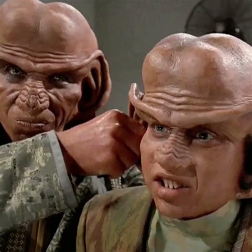 They buy poison 😮🚭 Star Trek Deep Space Nine S04 E08 "Little Green Men" #tv #scifi