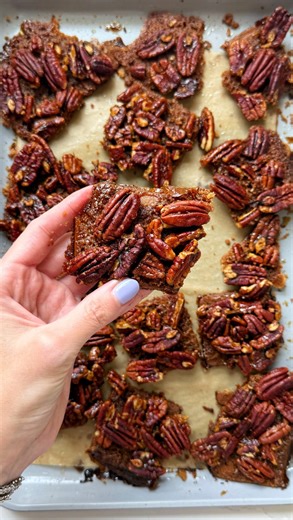 146K views · 30K reactions | PECAN PIE BARK!the lazy girl guide to pecan pie. if you love my pecan pie bars, try this bark version. 10 minutes of effort and this is suchhhh a good recipe to make and gift to your friends/family for the holidays. save it so you don’t forget comment “BARK” and ill message you how to make this. i can’t wait to hear what you think!﫶 https://rachlmansfield.com/easy-delicious-pecan-pie-bark/ | rachLmansfield | Facebook