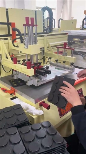 Vacuum box screen printing machine, silicone remote control button screen printing machine丝印机，移印机厂家