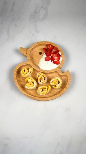 EGG TORTILLA ROLL! A super quick and easy option for breakfast, lunch, or dinner! Ingredients • 1 egg • 1 tortilla (small-sized works best) • A handful of grated cheese (mozzarella or cheddar) • Extra virgin olive oil or unsalted butter for the pan ✨ Tip: Use a pan that’s the same size as your tortilla for best results. Method 1. Beat the egg in a small bowl. 2. Heat a pan over medium-high heat and grease it lightly with butter or olive oil. 3. Pour the beaten egg into the pan and spread it out 