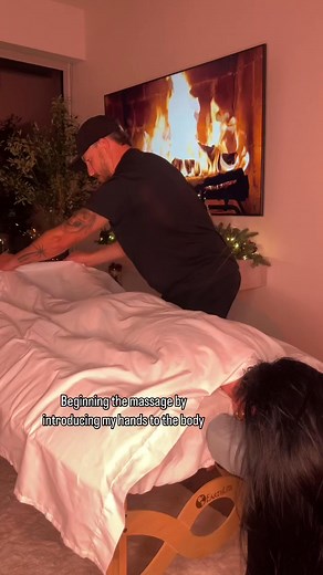 This is a great way to introduce the hands to the body before making contact with the skin ✨_#massage #massagetherapy #massagem #masaje #massagetherapist #cmt #lmt #rmt | LeefMassage Reels
