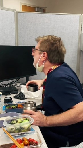 Date nigth in the hospital with my husband, dinner bento boxes delivery from home! #cookingbomb #doctorlife #datenight #chinesefood #bento