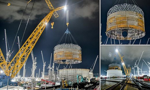 Nicknamed 'Big Carl': Watch the world's largest crane in action