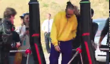 Kimi Antonelli approaching Lewis Hamilton as they arrived together this morning 🥹