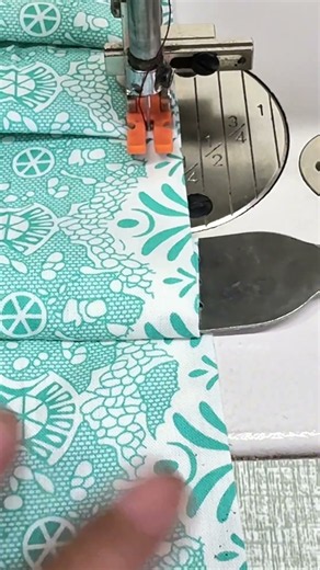 DIY Sewing Tip: How to Make Uniform Pleats Using a Fork #sewinghacks #sewing #diy