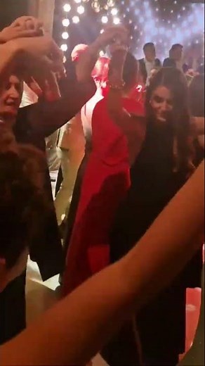 Hande Ercel Dancing at Wedding