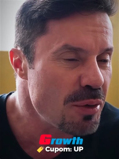 🏷️ Cupom “UP” na @growth.supplements Hoje em dia as pessoas querem resolver tudo de forma rápida. Tá cansado? Cafeína. Tá sem energia? Energético. Tá ansioso? Remédio. Tá dormindo mal? Outro remédio. Só que quase ninguém para para investigar a verdadeira causa do problema. E muitas vezes a raiz está no próprio estilo de vida. Alimentação ruim. Poucas horas de sono. Excesso de tela. Sedentarismo. Estresse constante. Falta de rotina. Falta de contato com o próprio corpo. O ser humano nunca viveu 
