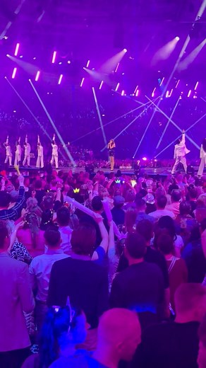 Berlin - Danke für diesen unbeschreiblichen Abend ❣️Wir sehen uns bei meiner Arenatour wieder! 🫶🏻🎉🥳 Tickets „Party, Hits, Emotionen - Die Tournee 2025“ jetzt noch schnell sichern unter www.eventim.de, www.oeticket.com und www.ticketcorner.ch | Andrea Berg