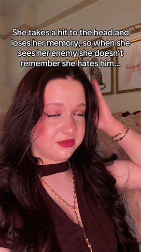 She loses her memory and doesn't remember her enemy — trope explained