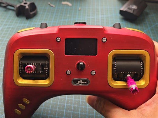 tango2 t20=tango3？全网首测XFaction FPV大佬改装的穿越机遥控