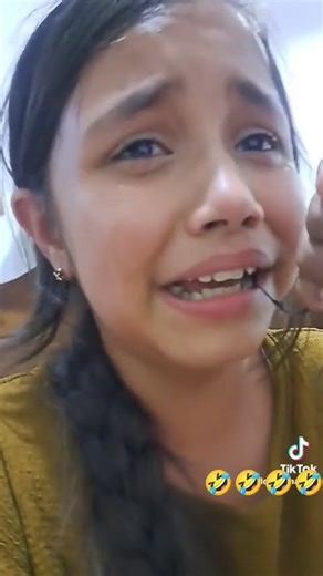 Viral funny video of a girl getting a tooth pulled with a string.