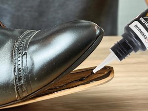 Everglue Sekundenkleber schwarz mittelflüssig, extra starker & flexibler Superkleber, Kunststoffkleber, stoß- & wasserresistenter Sekundenkleber für z. B. Keramik, Gummi, Leder 20g Dosierflasche