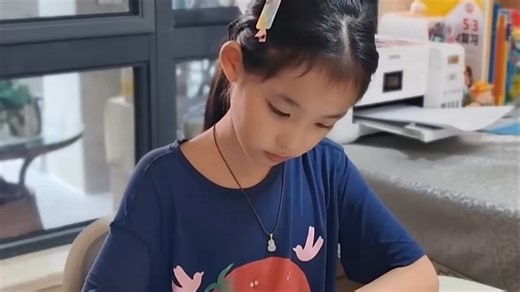 爱普生无线打印机支持手机扫码即连，复印扫描一键搞定，家庭办公更省心。