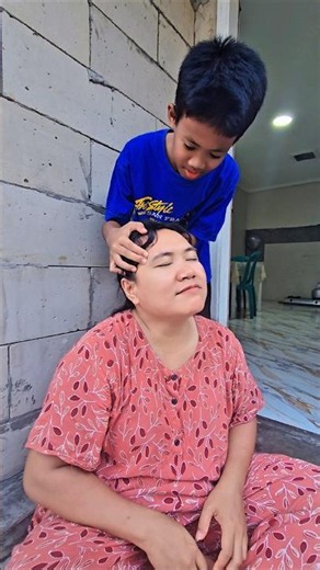 Iki told by mom to give a massage #trendingshorts