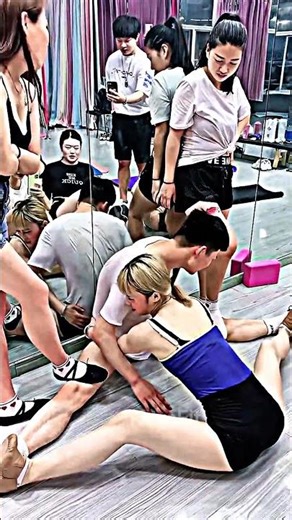 Beginner Stretching Gone Wrong 😂 #shorts #fitness #gymfunnyvidoes #nevafit