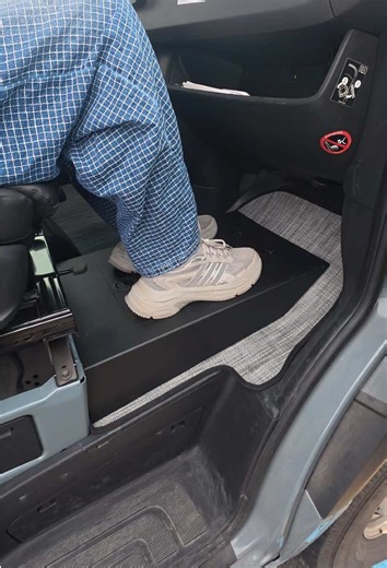 Vanncamp: Smart Storage. 🚐📦🌍 Maximize your cab with our Passenger Footwell Storage Box for Sprinter 2007-2026. Turn unused space into a secure, organized compartment for your gear. Magnetic Mount: Strong magnets for a rock-solid, tool-free installation. Precision Fit: Custom-contoured for a seamless look and a stable foot platform. Premium Build: Durable, black powder-coated aluminum—built to last. Clutter-Free: Fully enclosed to prevent rattling or sliding. VNC — Comfort meets utility. 🦅 #V