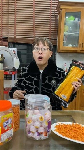 Giant spicy dog ​​is afraid you'll eat it when you come to visit! #shortvideo