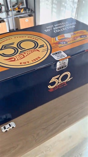 Celebrate five decades of design and speed with this premium anniversary master set. Featuring multiple themed mini collections in a beautifully crafted collector’s box, it’s made for display, collecting, and unforgettable gifting. 🎁✨ | Esther