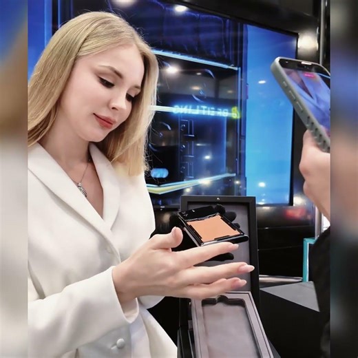 METAVERTU 2 Fold Edition | The Art of Folding Luxury