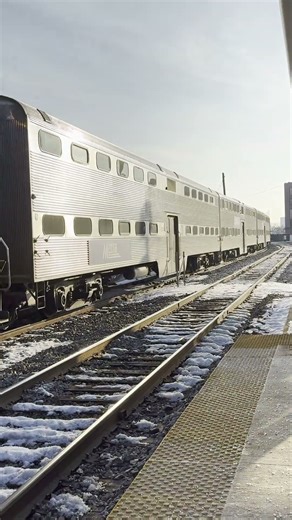 Metra SD70 #517 Glides Into Western Ave