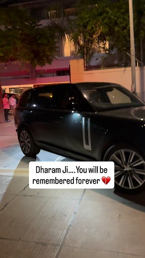 Visuals from #Dharmendra ji bunglow in juhu #Rip | Snehkumar V Zala