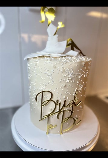 Elegant Bride-to-Be Cake Ideas