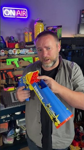 Nerf Fortnite Halftone Hero blaster first look! Some more in-depth thoughts coming in a long video!