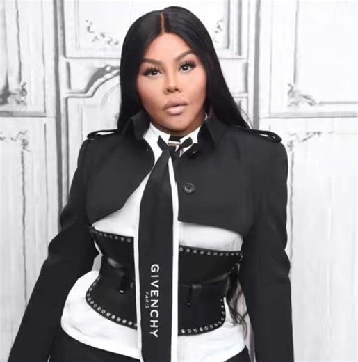 😭 still amazes me that Nicki ain’t file a cease & desist after this bc WHAT sksk