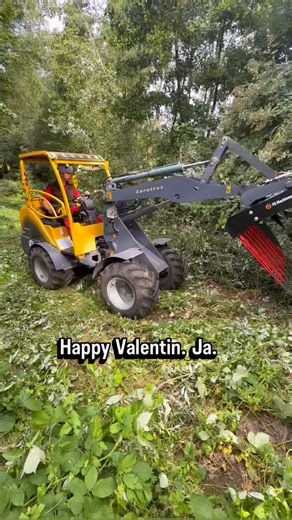 Jan Pels I Forst- und Baumdienst Pels on Instagram: "Liebe meine Frau. Timing ist ausbaufähig ❤️ 📧 forst@baumdienst-pels.de 🌐 www.baumdienst-pels.de #baumdienstpels #valentinstag #happyvalley #eurotrac #forstundbaumdienstpels"